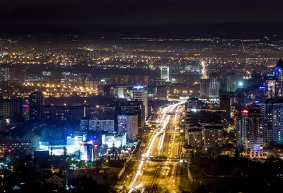 Фотография улицы ночью в городе Стоковое Фото - изображение насчитывающей  свет, дом: 187293000