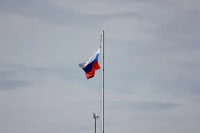 На всех учебных заведениях в России появятся государственные флаги