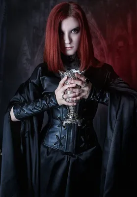 Готические девушки – лучшие фото | Gothic fashion women, Dark fashion  photography, Goth fashion punk