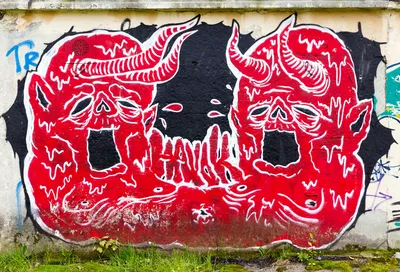 Фасад молодёжного клуба на улице Куйбышева украсили «лисьими» граффити