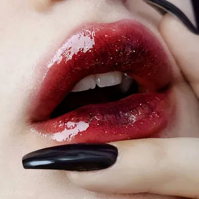 Дерматолог объяснила, почему зимой нельзя красить губы на улице | Леди  Mail.ru | Дзен