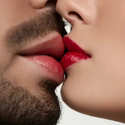 Набор губ женщин. Пышные губы, как поцелуй и с открытым ртом. Красные  шикарные сексуальные губки на телесном фоне. Stock Vector | Adobe Stock