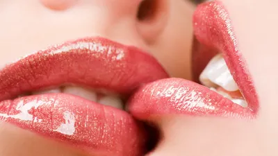Традиционные поцелуи в губы действительно очень полезны