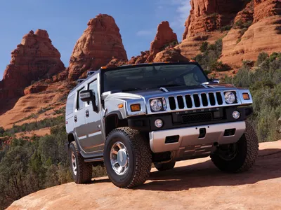 The Hummer: The military-grade SUV that Arnold Schwarzenegger brought to  2000s consumers - Vox