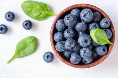 13 самых полезных ягод в мире с фото: топ продуктов с полезными свойствами  для здоровья и противопоказаниями