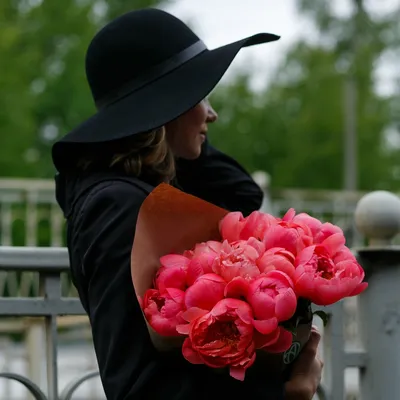 В Японии срезали цветы с 3000 кустов роз для борьбы с коронавирусом -  Российская газета