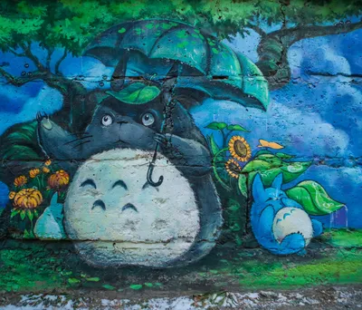 Герои японских мультиков Котобус и Тоторо украсили стену в Новосибирске