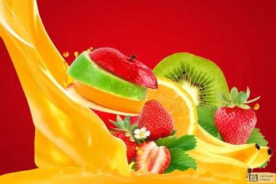 Яркие тропические фрукты. Оранжевый апельсин и зелёный киви Photos | Adobe  Stock