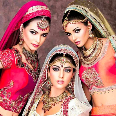 Индийские девушки в национальной одежде, Индия Редакционное Стоковое  Изображение - изображение насчитывающей наследие, праздник: 159176899
