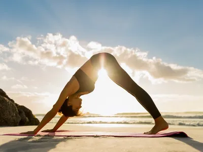 Упражнения йоги для здоровья: лучшие тренировки | Vogue UA