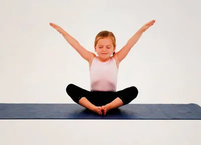 Парная йога для начинающих. 10 поз йоги для двоих