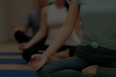 Йога для похудения: видеоуроки с упражнениями для занятий в домашних  условиях