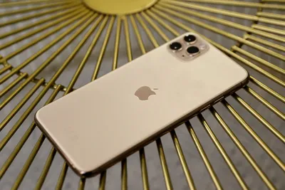 iPhone 11 Pro Max vs iPhone XS Max | Camera Shootout - Moment