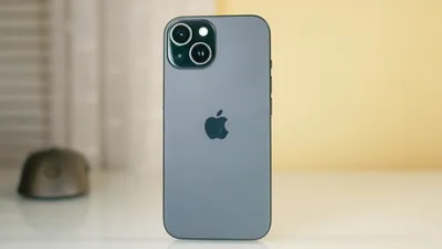 Титановые Apple iPhone 15 Pro собирают отпечатки и изменяют цвет – фото и  видео