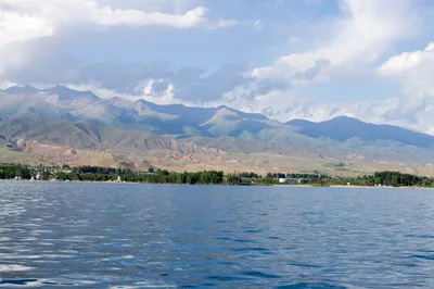 В Киргизии замерз берег «горячего озера» Иссык-Куль