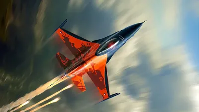 Обои на рабочий стол Многоцелевой истребитель F 16 Fighting Falcon с белым  дымом от двигателей летит в небе, обои для рабочего стола, скачать обои,  обои бесплатно