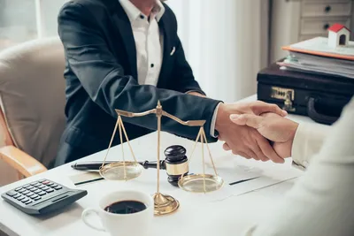 Юридические услуги юридическим лицам - оказание квалифицированной  юридической помощи предприятиям различной формы собственности