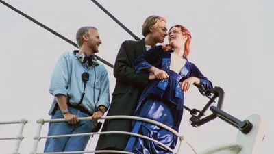 Косплей шикарной Розы Дьюитт Бьюкейтер из фильма \"Титаник\"