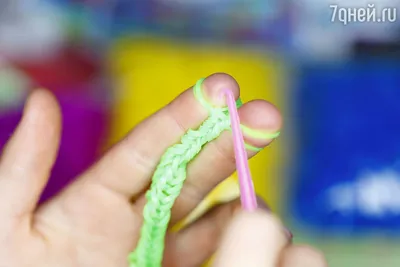 Плетение браслетов из резинок на рогатке: схемы и способы плетения |  tralivalisite
