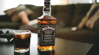 Обложка чехол на паспорт \"Jack Daniels\" - купить с доставкой по выгодным  ценам в интернет-магазине OZON (232511757)