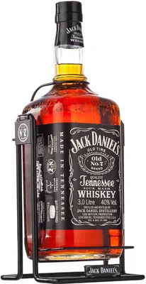 Киев- Украина 21-ое марта 2020 : Бутылка виски Jack Daniels растет. На  черном фоне. Изолят Редакционное Стоковое Изображение - изображение  насчитывающей яркое, стог: 208850554