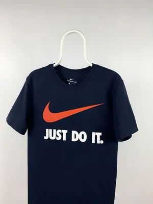 Nike Just do it обои, скачать картинки на рабочий стол Мальчик писает на  стену, фото бесплатно