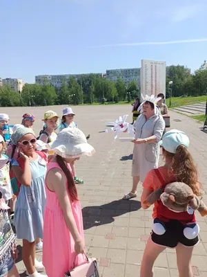 В День России в Тирасполе раздавали ленточки-триколоры | Новости  Приднестровья