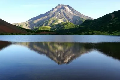 Камчатка фото: Авачинский вулкан на Камчатке, фумарольная активность  действующего вулкана - Вулканы полуострова Камчатка - Петропавловск- Камчатский, Камчатка фотография