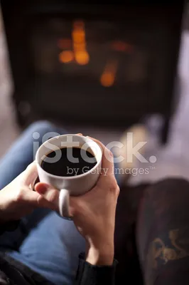 Красивая Женщина У Камина, Пить Кофе Стоковые Фотографии | FreeImages