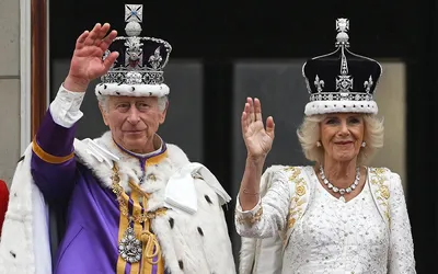 Коронация Карла III: кто создал платья для Камиллы, Кейт Миддлтон и других  гостей | РБК Life