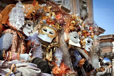 Почему венецианский карнавал называют 'венецианской масленицей'