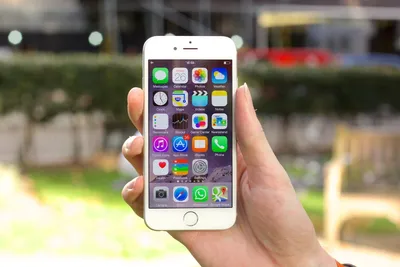 Apple iPhone 6 Plus review: A super-sized phone delivers with a stellar  display and long battery life - CNET