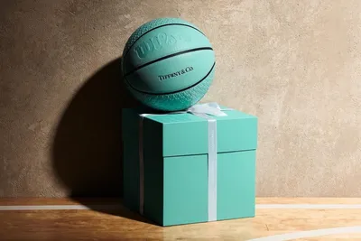 Подарочный баскетбольный мяч «Легенда» из коричневой кожи купить с  доставкой по России