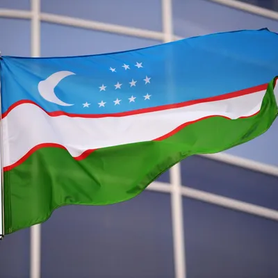 На площади Ала-Тоо подняли флаг, отличающийся от утвержденного. Фото -  01.01.2024, Sputnik Кыргызстан