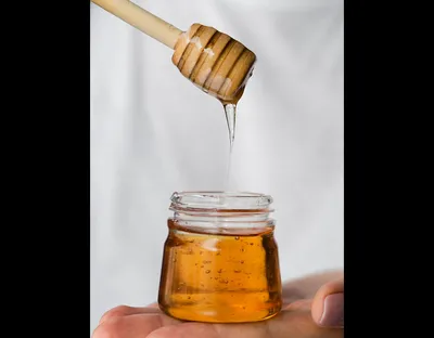Кленовый мед с лавровишней 500 гр. купить в городе Москва – Медовея