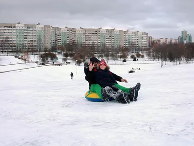Ледяные и снежные горки 2023-2024 в Москве: адреса, расписание площадок,  цены