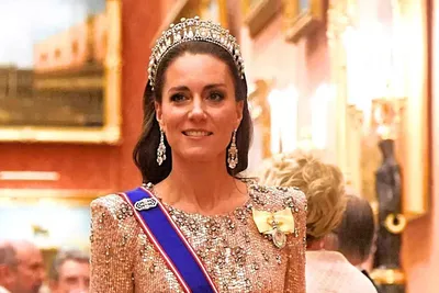 Кейт Миддлтон надела пальто на голое тело, но поклонникам королевской семьи  понравилось - 28.05.2021, Sputnik Армения