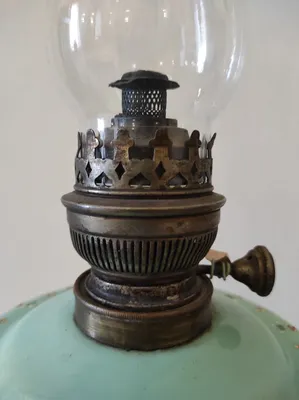 Антикварная керосиновая лампа первой половины ХХ века из Франции.
