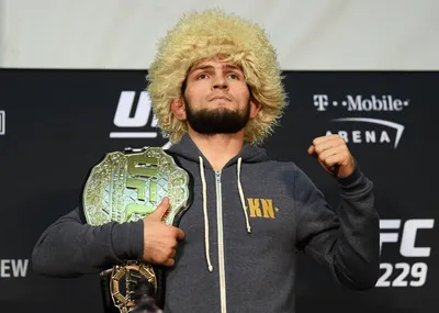 Хабиб Нурмагомедов защитил титул чемпиона UFC в третий раз - Чемпионат