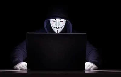 Хакер нашел простой способ украсть криптовалюту на 7,4 млн долларов -  Российская газета