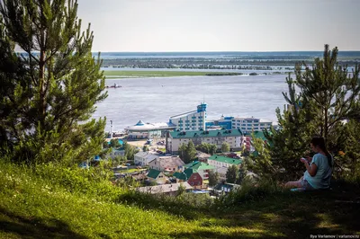 Скульптурная группа «Основателям города Ханты-Мансийска»
