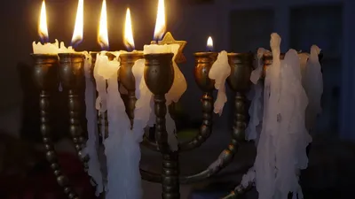 Еврейский праздник Ханука с Menorah Стоковое Фото - изображение  насчитывающей декабрь, изображение: 79672176