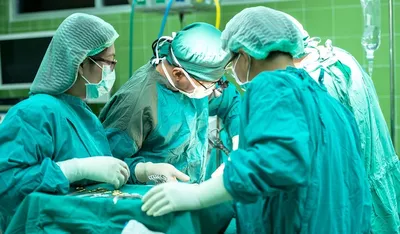 Профессия хирург: описание, плюсы, минусы, где учиться, требования