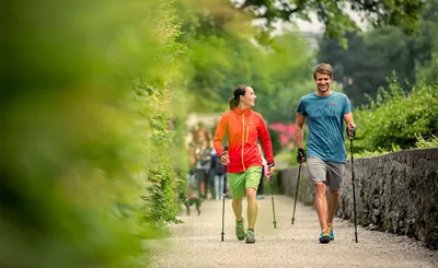 Почему скандинавская ходьба — идеальный вид тренировки для пожилых людей -  МК Санкт-Петербург