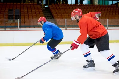 Как начать заниматься хоккеем во взрослом возрасте? Подбор экипировки и  команды, медосмотр, затраты - Чемпионат
