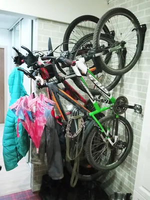 Как закрепить велосипед или 2 велосипеда на балконе, в гараже, дома на  стене - YouTube