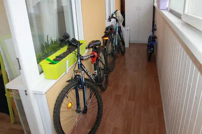 10 идей, как хранить в квартире велосипеды, ролики, скейты — INMYROOM