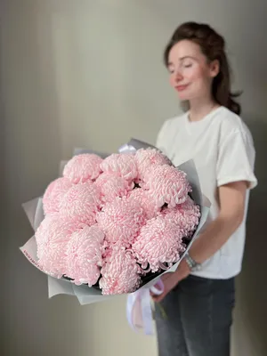 Букет из белой и фиолетовой хризантем | доставка по Москве и области