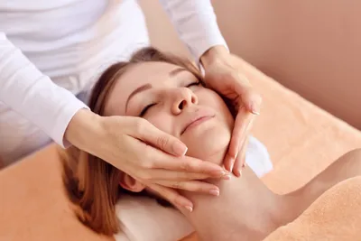 Классический массаж лица: техника для новичков | Face-room Kazan | Дзен