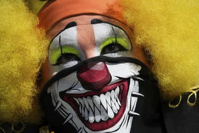 Детский клоун Плюх взял кредит, чтобы заплатить мошенникам 4 млн рублей -  Газета.Ru | Новости